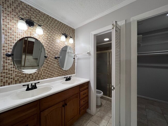 Building Photo - PRICE REDUCED!  Stylish 2 BR 2 BA Condo w/ Modern Amenities & Prime Parking!