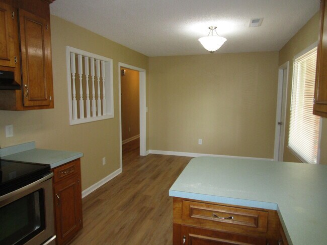 Building Photo - 1320 Race Track Rd