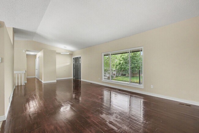Building Photo - 2720 Northridge Dr