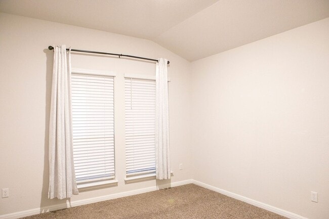 Building Photo - 3/2 Gorgeous Brick Home