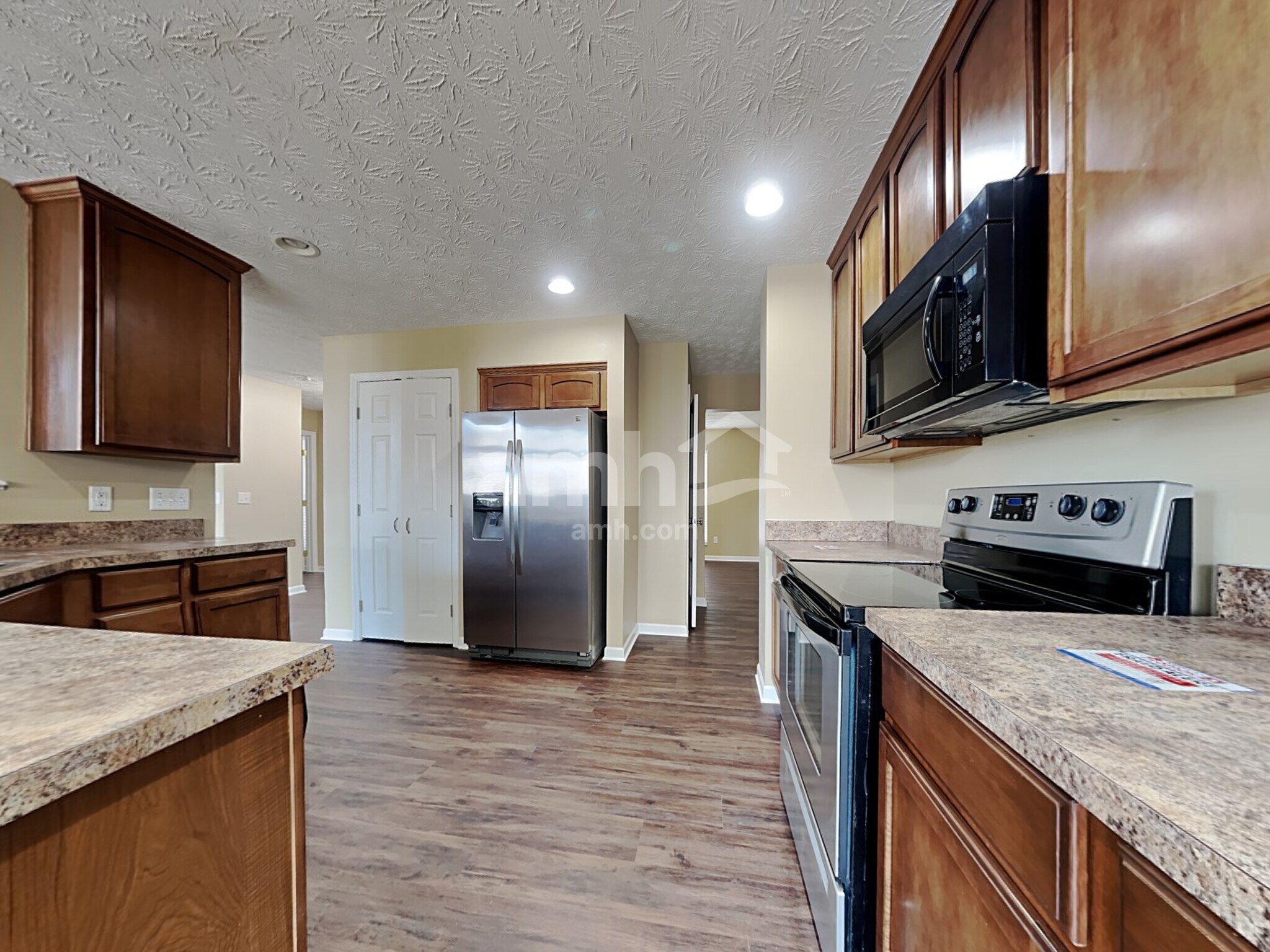 Building Photo - 5263 Summerset Dr