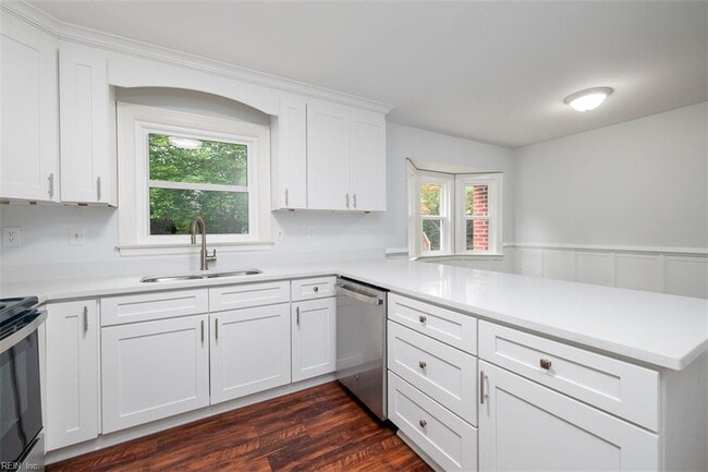 Building Photo - 5525 Greenefield Dr S