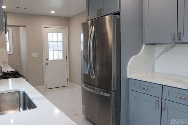 Building Photo - 147 Clinton St