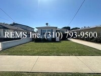 Building Photo - 25021 Oak St