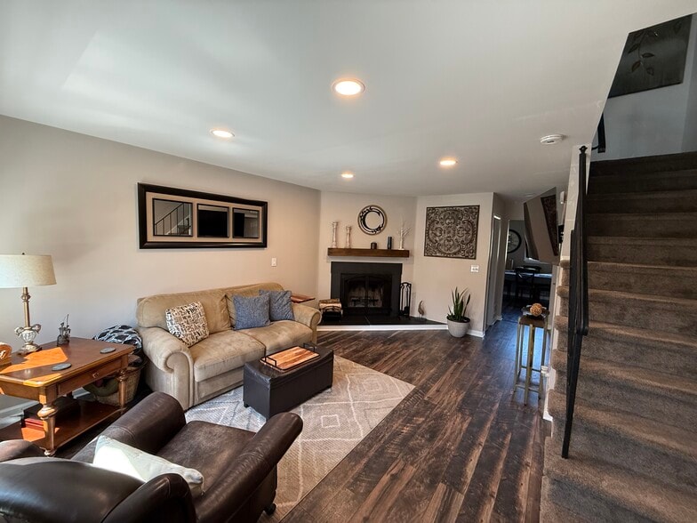 Building Photo - 118 N Bridge St