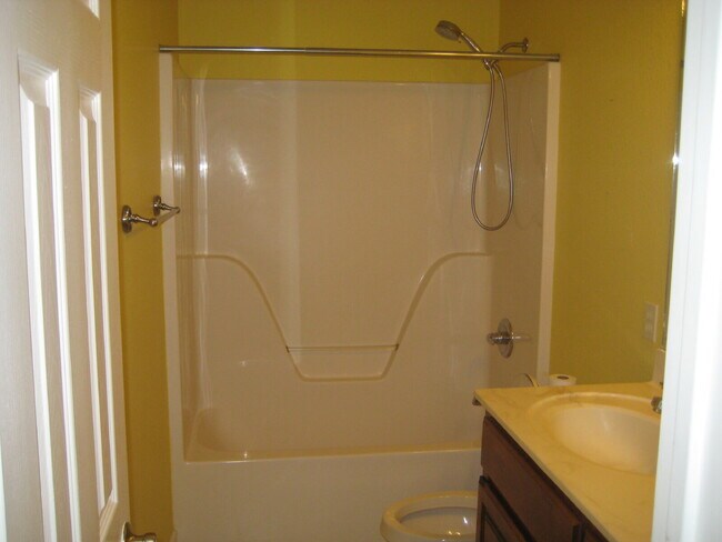 Building Photo - 15 Bluestem Ln