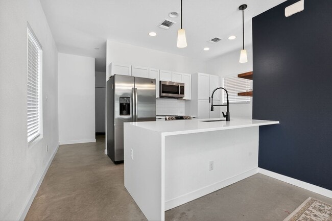 Building Photo - 4 Weeks Free!! Urban Modern Living Near Downtown San Antonio!