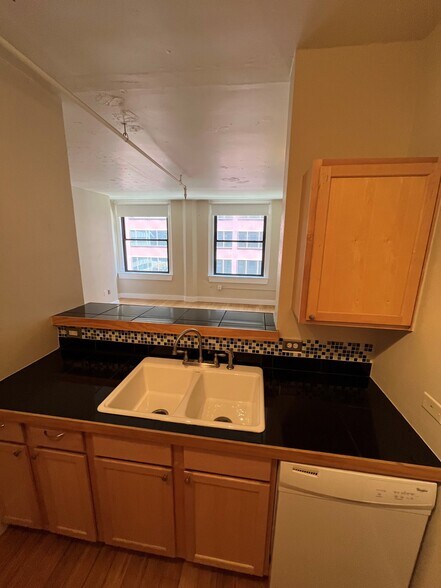 Building Photo - 444 17th St