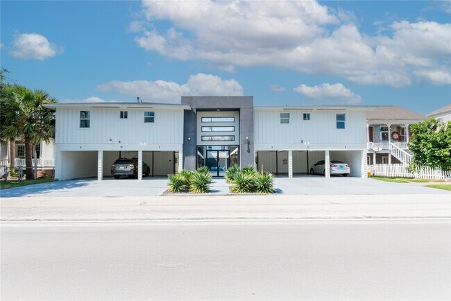 Primary Photo - 912 Church St