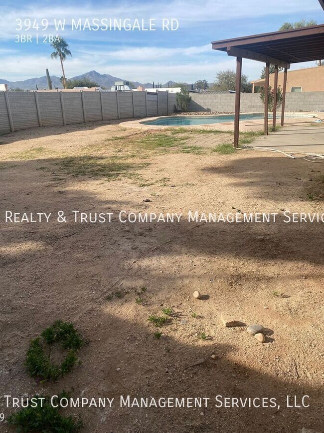 Building Photo - Garage and extra parking! Huge backyard!