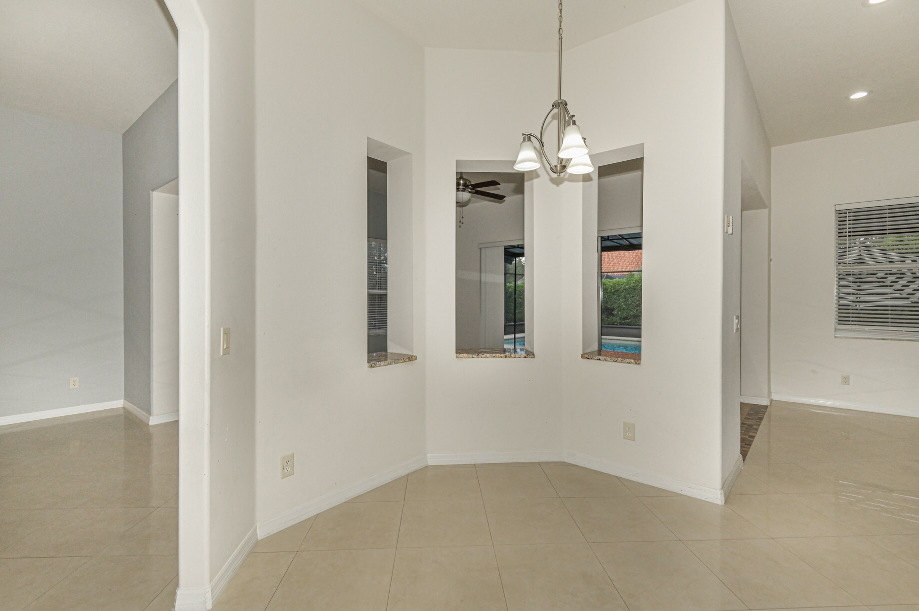 Breakfast Nook - 1896 N Ravenwood Pt