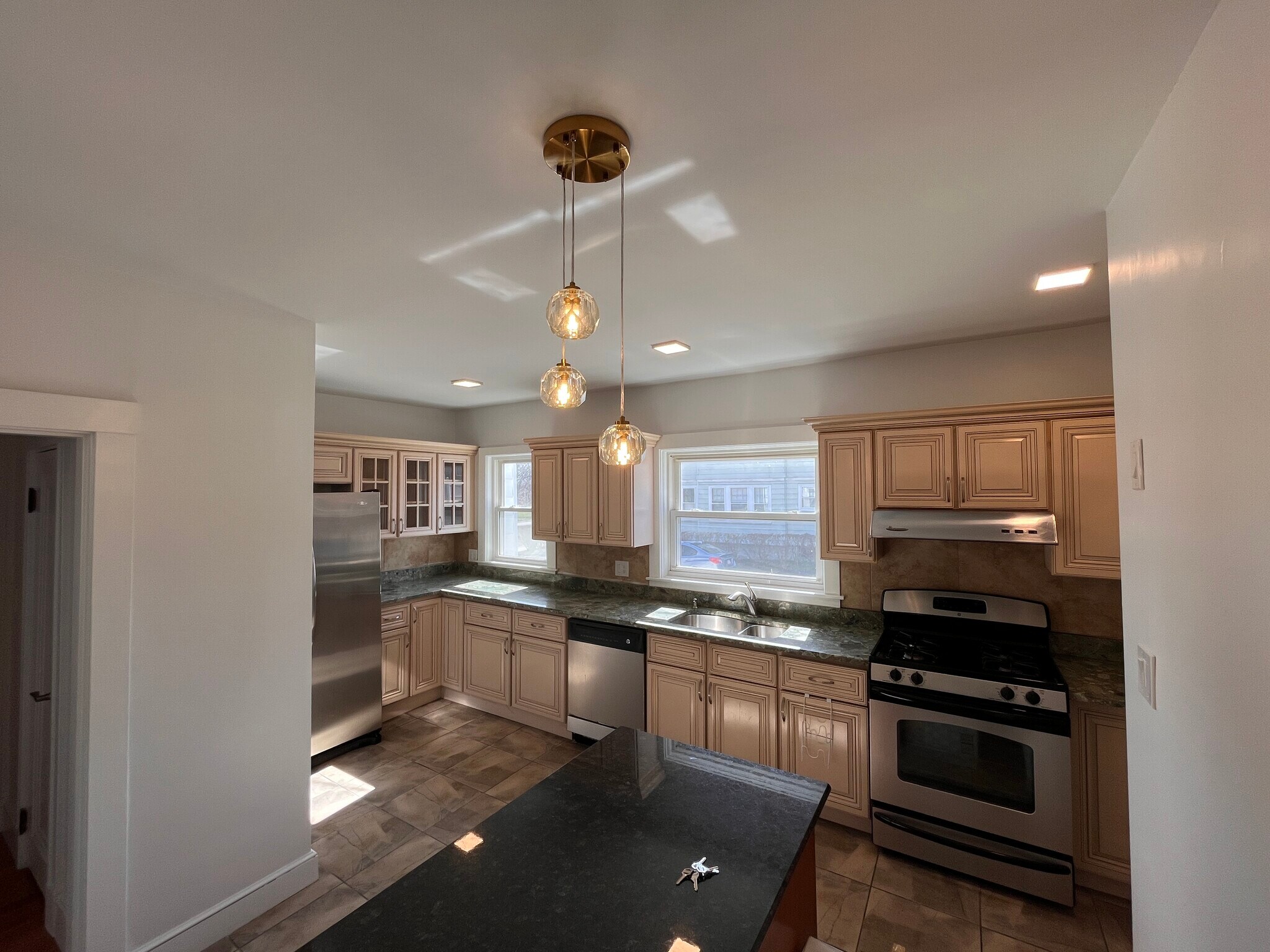 Building Photo - 121 Shore Dr