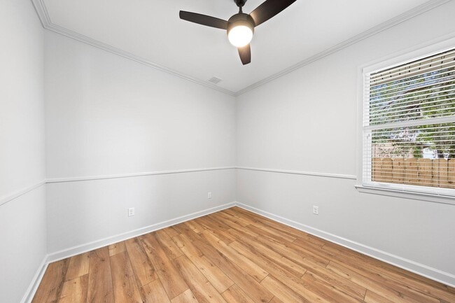 Building Photo - 305 Willingham Dr