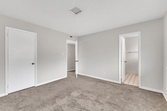 Building Photo - 2/2.5 Walking Distance to NC State