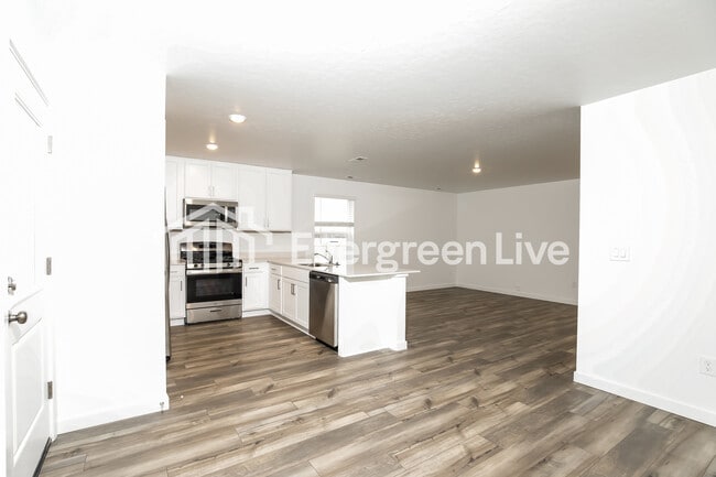 Building Photo - 324 Lightning Ave