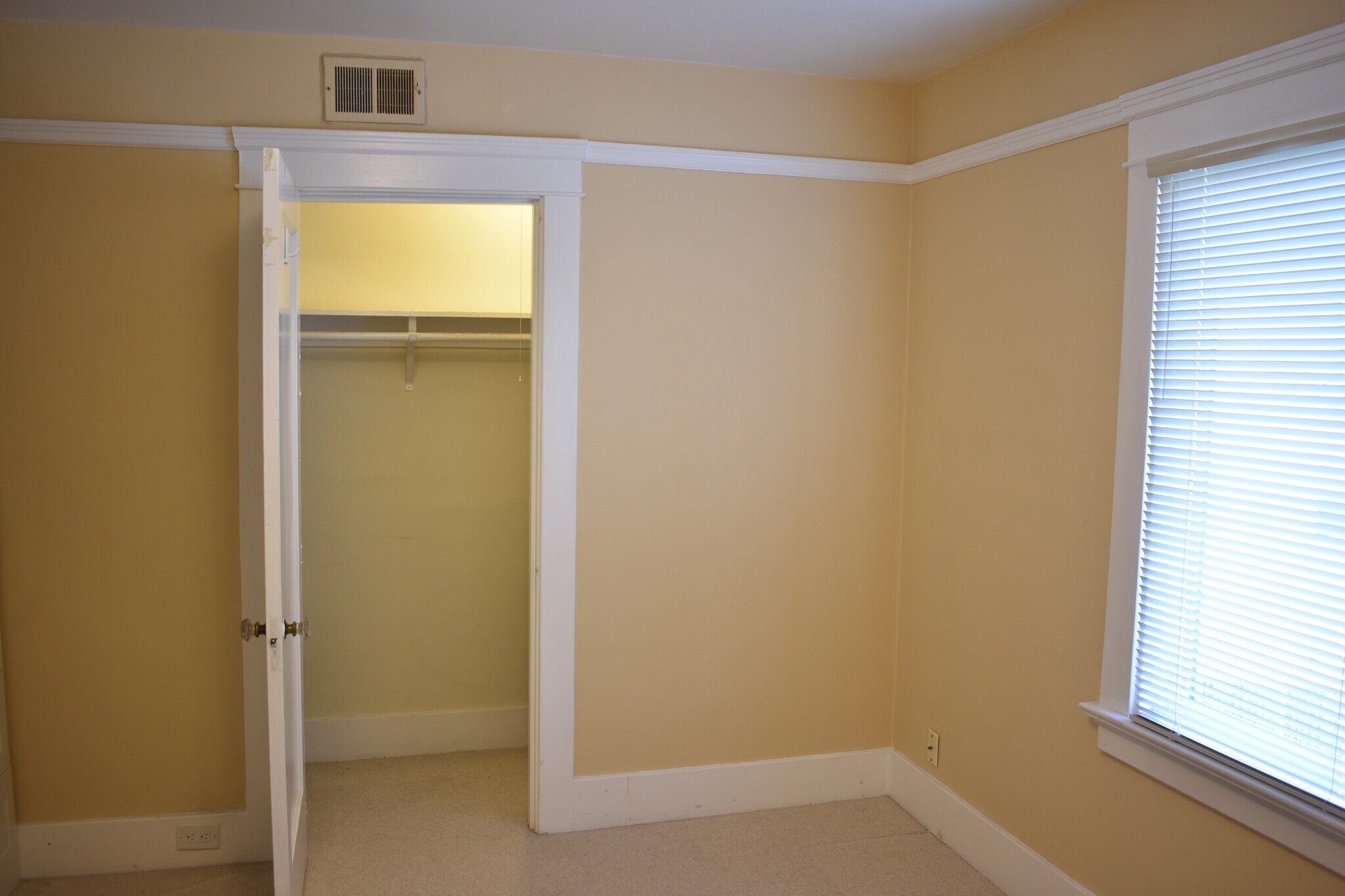 Building Photo - 917 Grand Ave