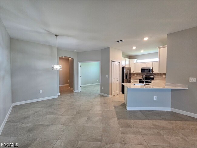 Building Photo - 20501 Hazelnut Ct S