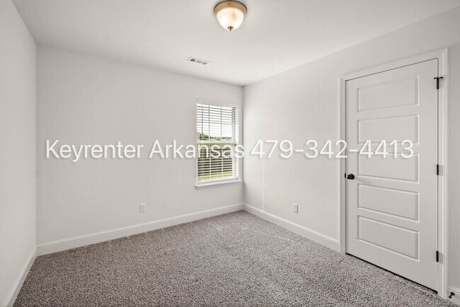 Building Photo - Bentonville living | 4bed 2bath