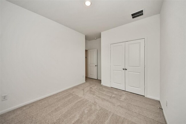 Building Photo - 18010 Whitetail Run Ln