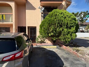 Building Photo - 2555 W 53rd St