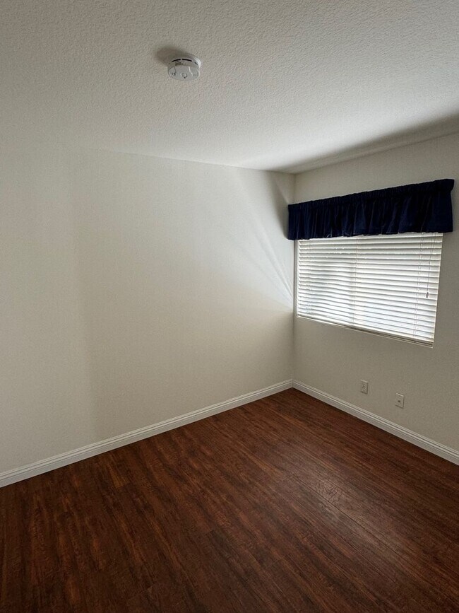 Building Photo - Updated newer home in gated Lang Ranch community