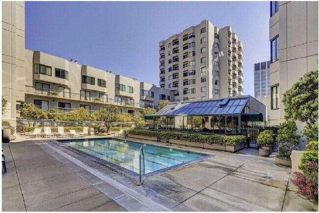 Building Photo - Nicely upgraded 2BR 2BA Condo located in the East Tower at the Opera Plaza!