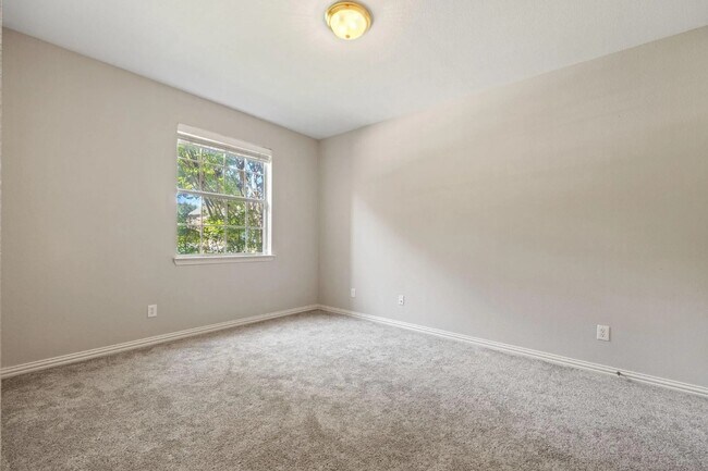 Building Photo - 1605 Berwick Dr