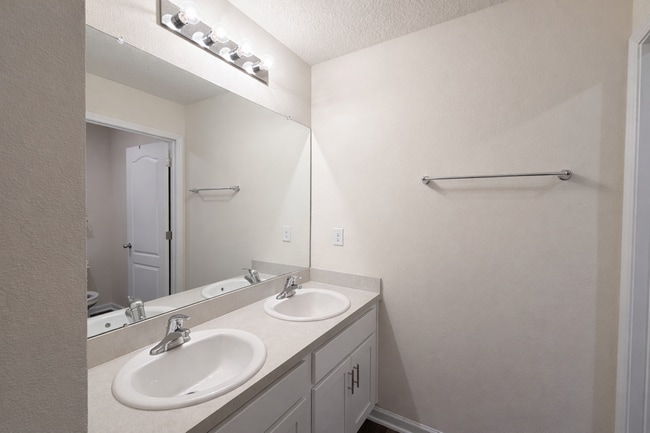 Building Photo - 5 Bedroom Home with Flex Room & First-Floor Guest Suite