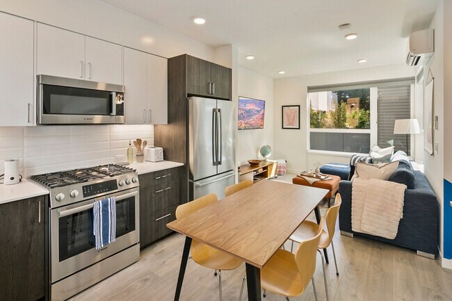 Building Photo - 516 Broadway E