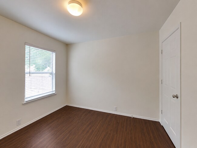 Building Photo - 10661 Traymore Dr