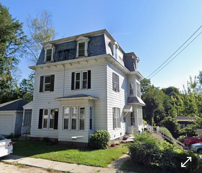 Primary Photo - 405 Blossom St