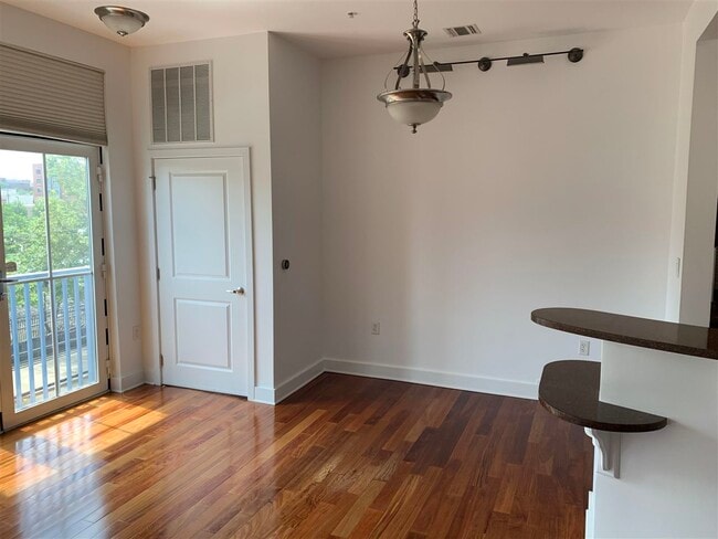 Building Photo - 55 Mallory Ave