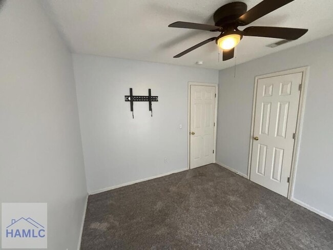 Building Photo - 1750 Latham Ct