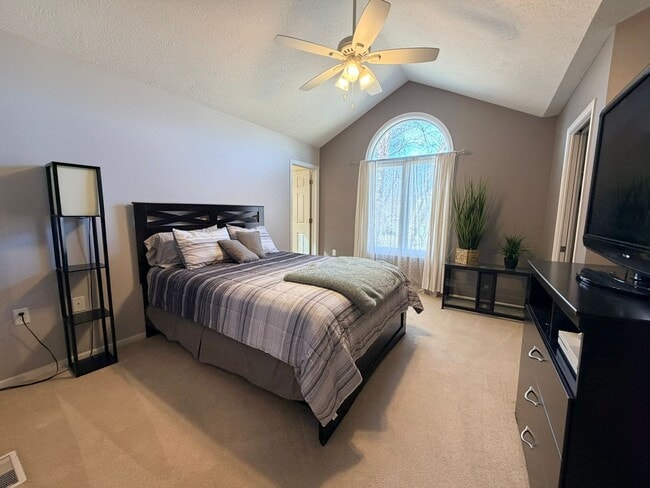 Building Photo - Furnished house for rent