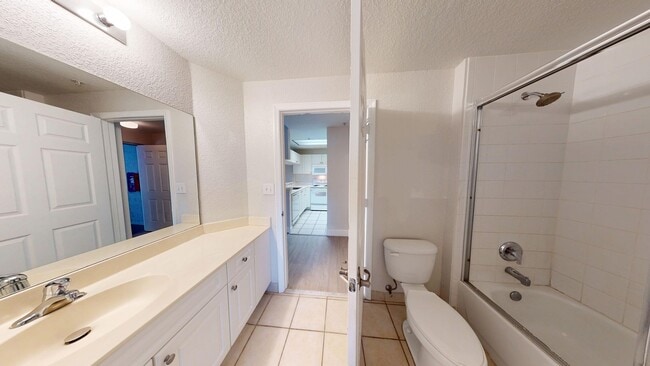 Building Photo - 2Bd /2Ba Condo with Stunning Lake Views!  ...