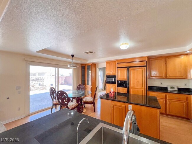 Building Photo - 6586 Shadow Cove Ave