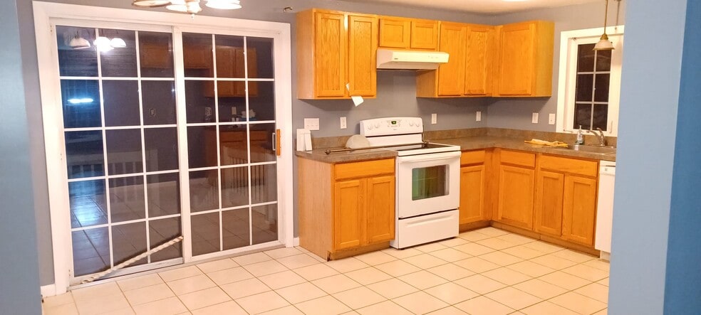 Kitchen - 161 N Washington St