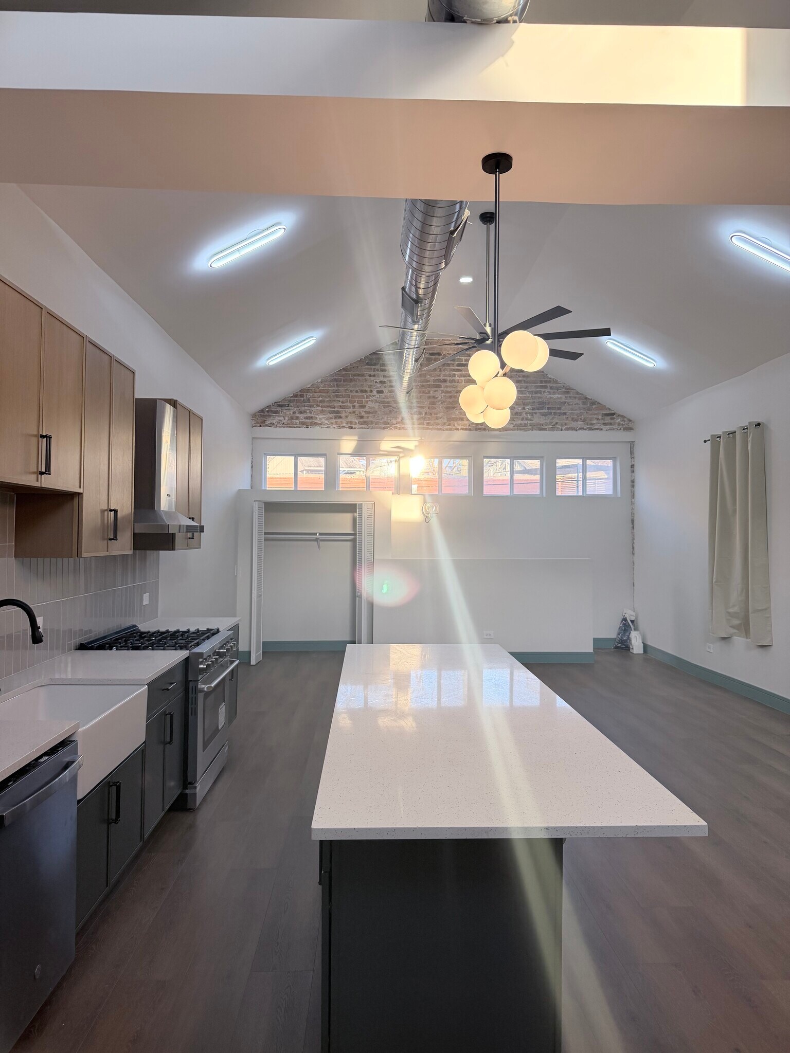 Building Photo - 1806 S Jefferson St