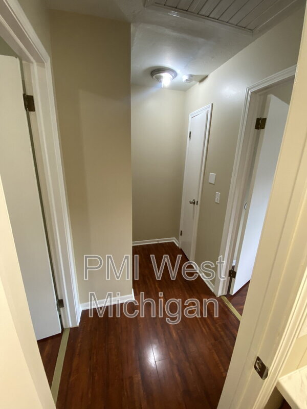 Building Photo - 6081 In the Pines Dr SE