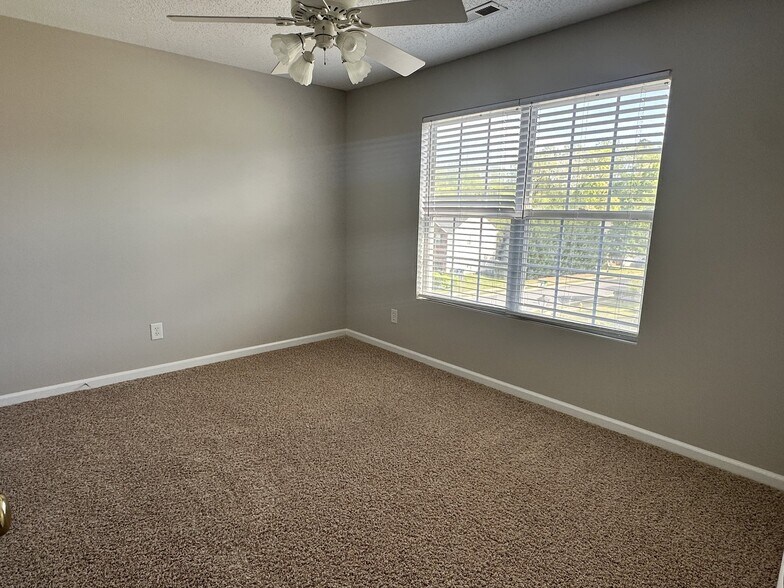 Building Photo - 8017 Hill-N-Dale Dr