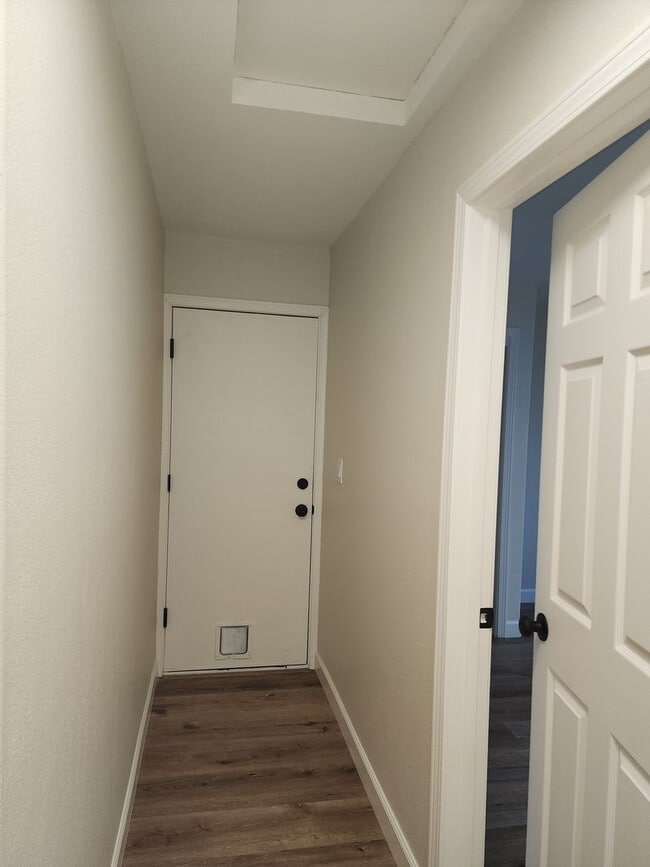 Building Photo - Salida 3 Bedroom 2 Bathroom with 2 Car Garage