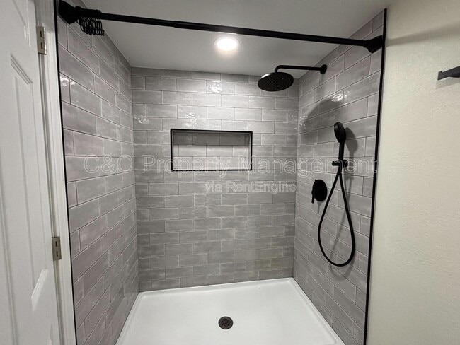 Building Photo - 846 42nd St