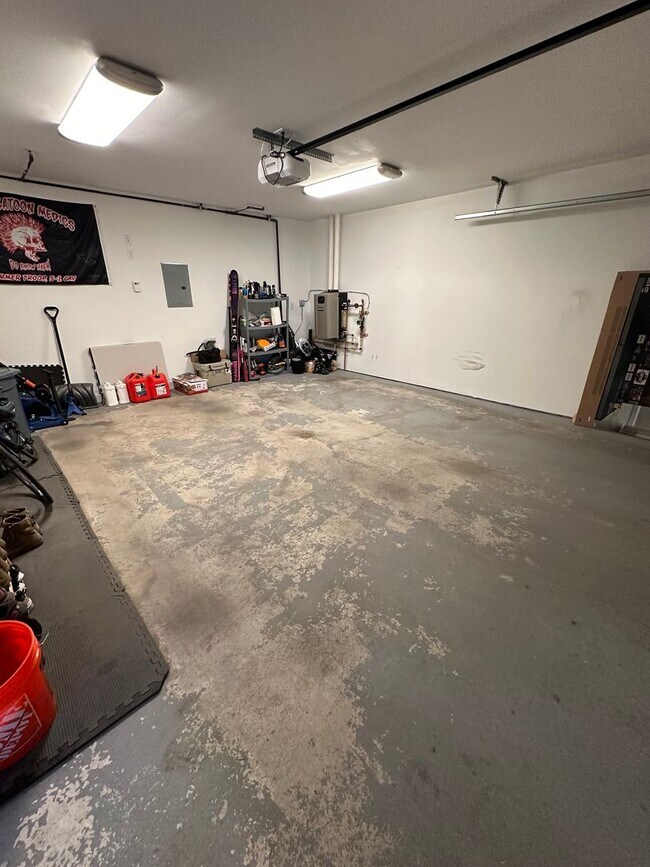 Building Photo - Large 3bd, 2.5 Bath Townhome for Rent in N...