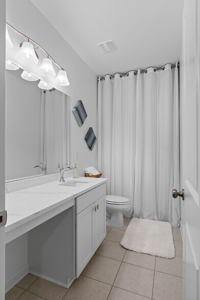 Guest Bath - 1224 Arroyo Dr