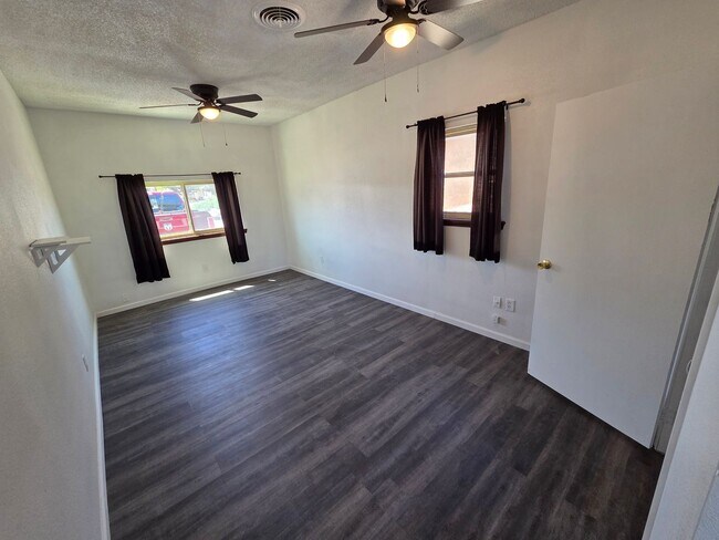 Building Photo - 3 or 4 Bedroom Home For Rent with New Refrigerated Air