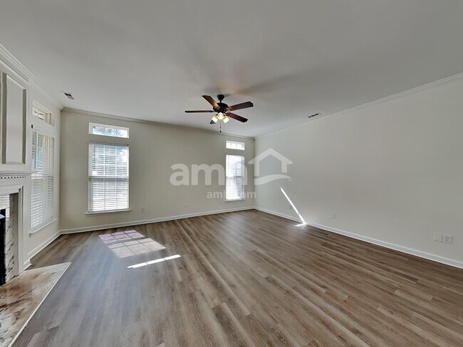 Building Photo - 1015 Farmingham Ln