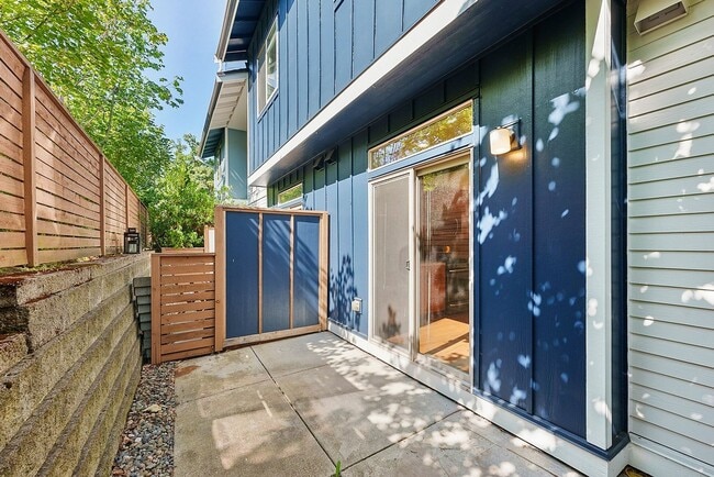 Building Photo - Modern 3-Story Tacoma Condo – Downtown Cit...