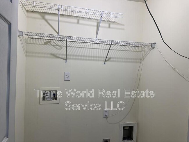 Building Photo - 9821 Alger Trce