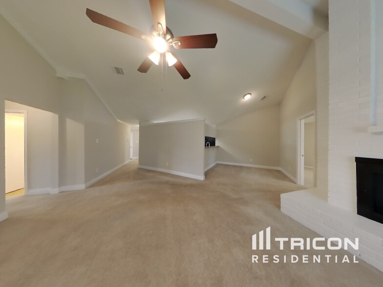 Building Photo - 3551 Windmoor Dr