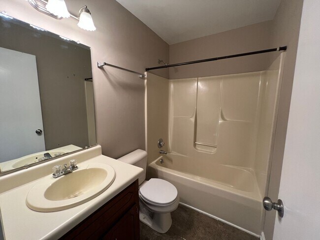 Building Photo - 474 Ginkgo Dr